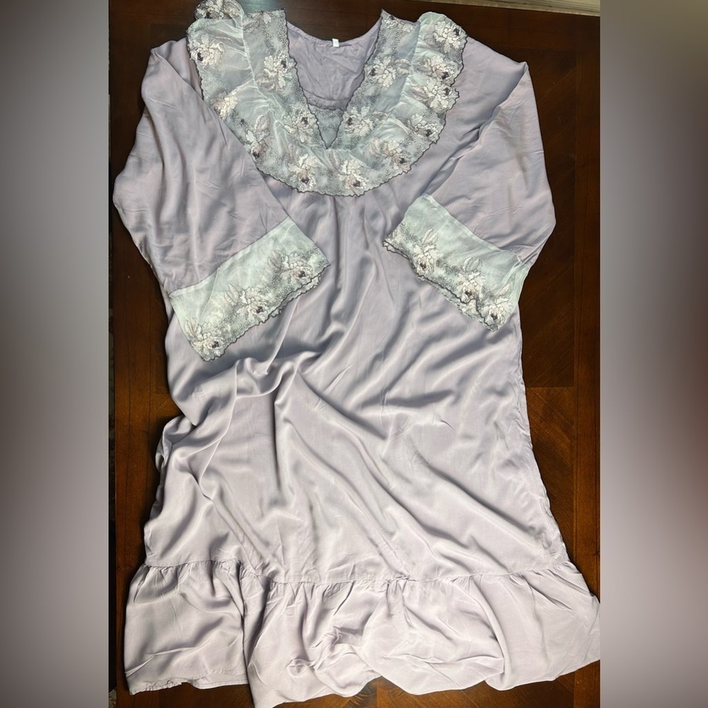 Lavender Nightgown with Floral Lace Trim size 3XL 100% viscose